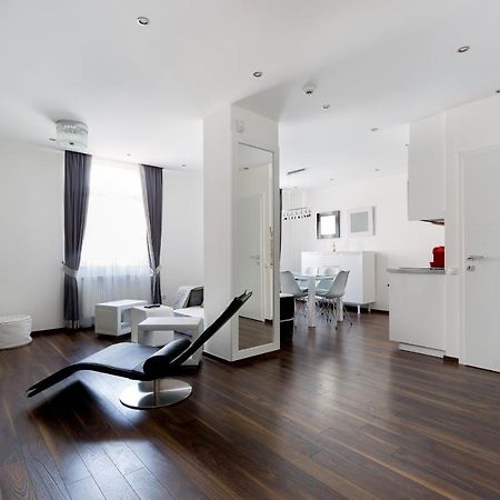 Budapest Central Square 2 Bedrooms Suite - Michaelides Voeroesmarty Square Residences Kültér fotó