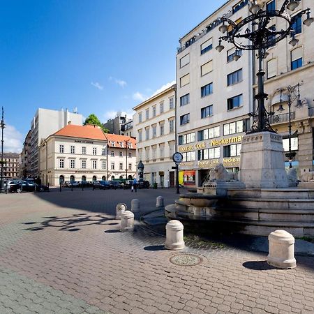 Budapest Central Square 2 Bedrooms Suite - Michaelides Voeroesmarty Square Residences Kültér fotó