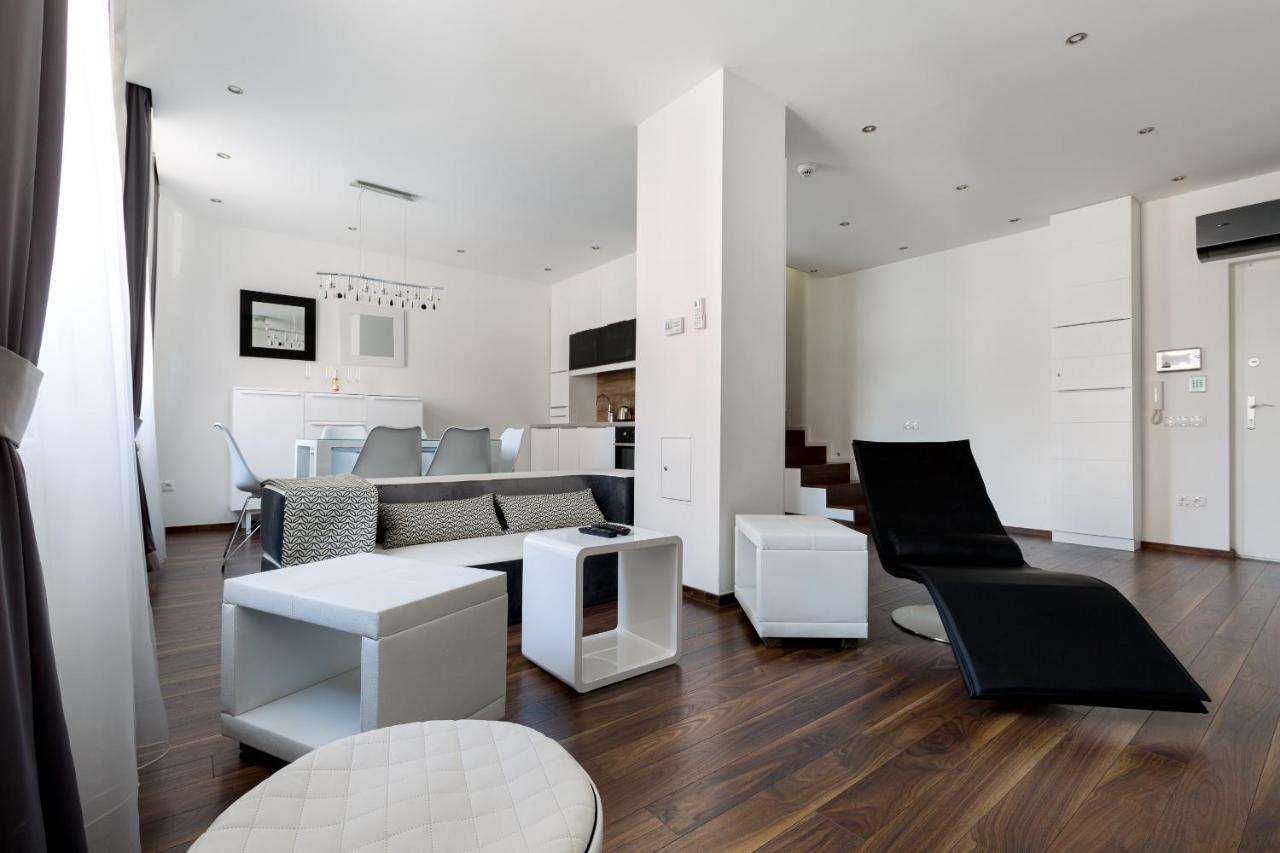 Budapest Central Square 2 Bedrooms Suite - Michaelides Voeroesmarty Square Residences Kültér fotó
