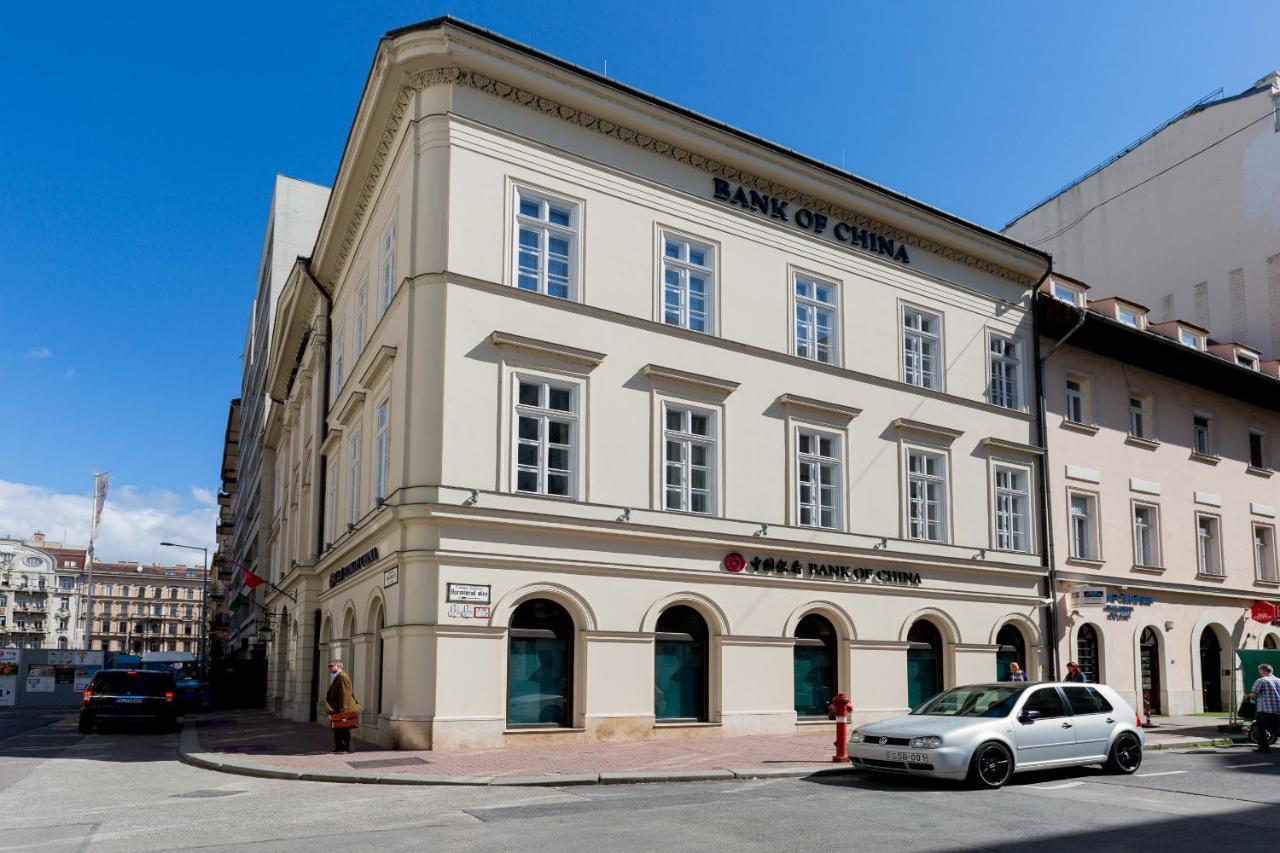Budapest Central Square 2 Bedrooms Suite - Michaelides Voeroesmarty Square Residences Kültér fotó