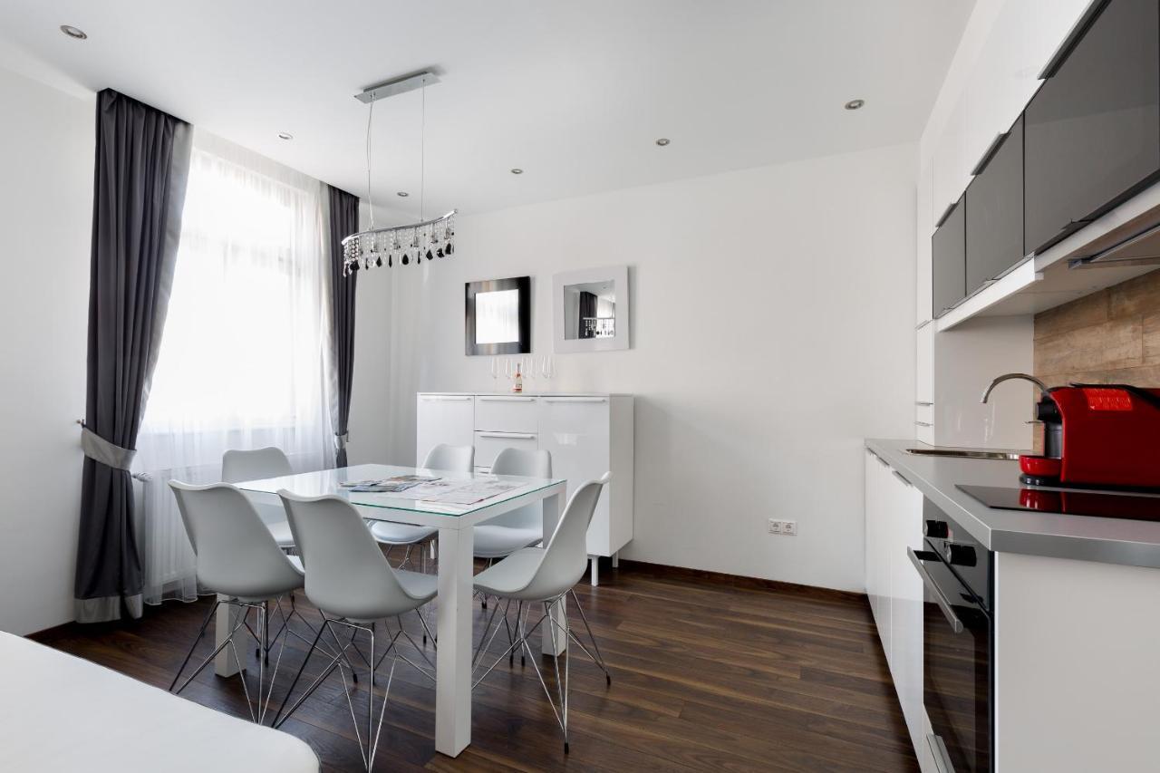 Budapest Central Square 2 Bedrooms Suite - Michaelides Voeroesmarty Square Residences Kültér fotó
