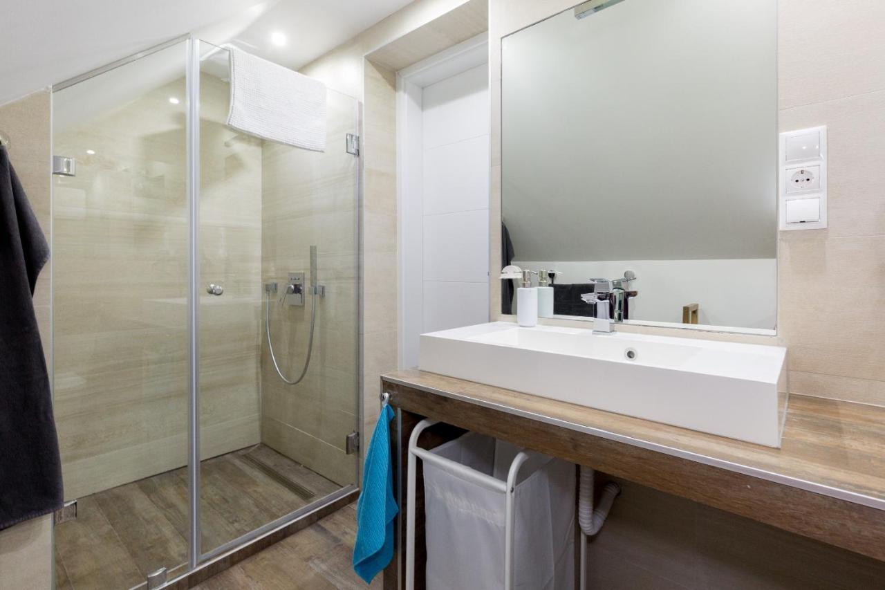 Budapest Central Square 2 Bedrooms Suite - Michaelides Voeroesmarty Square Residences Kültér fotó