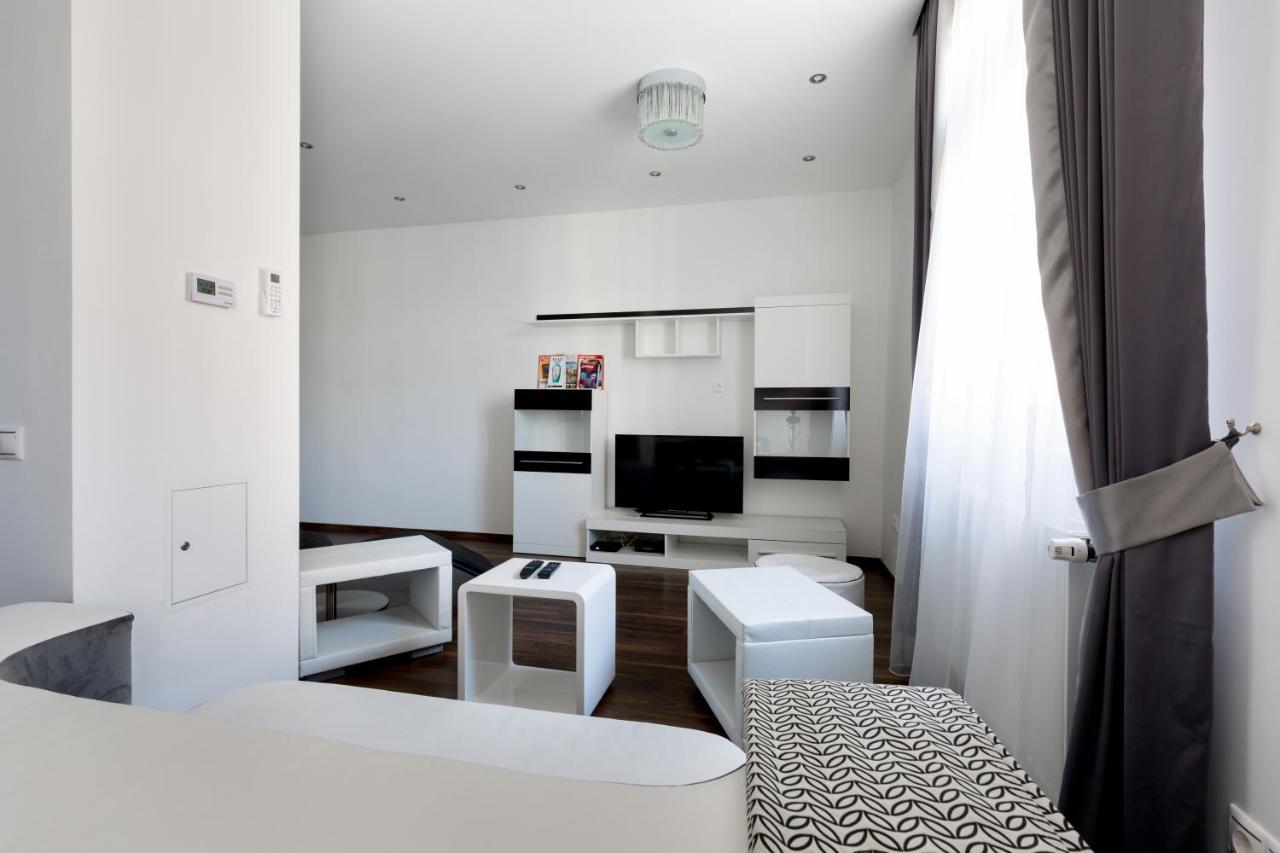 Budapest Central Square 2 Bedrooms Suite - Michaelides Voeroesmarty Square Residences Kültér fotó
