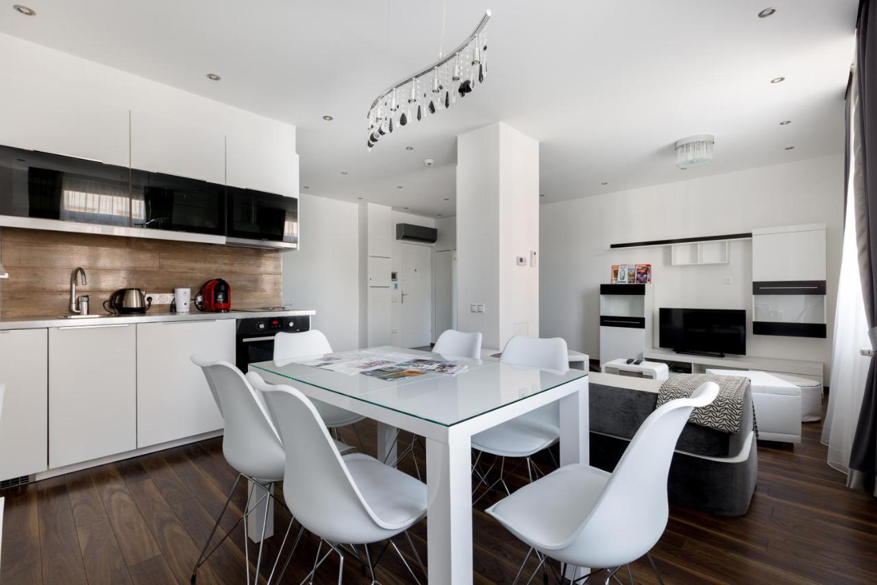 Budapest Central Square 2 Bedrooms Suite - Michaelides Voeroesmarty Square Residences Kültér fotó