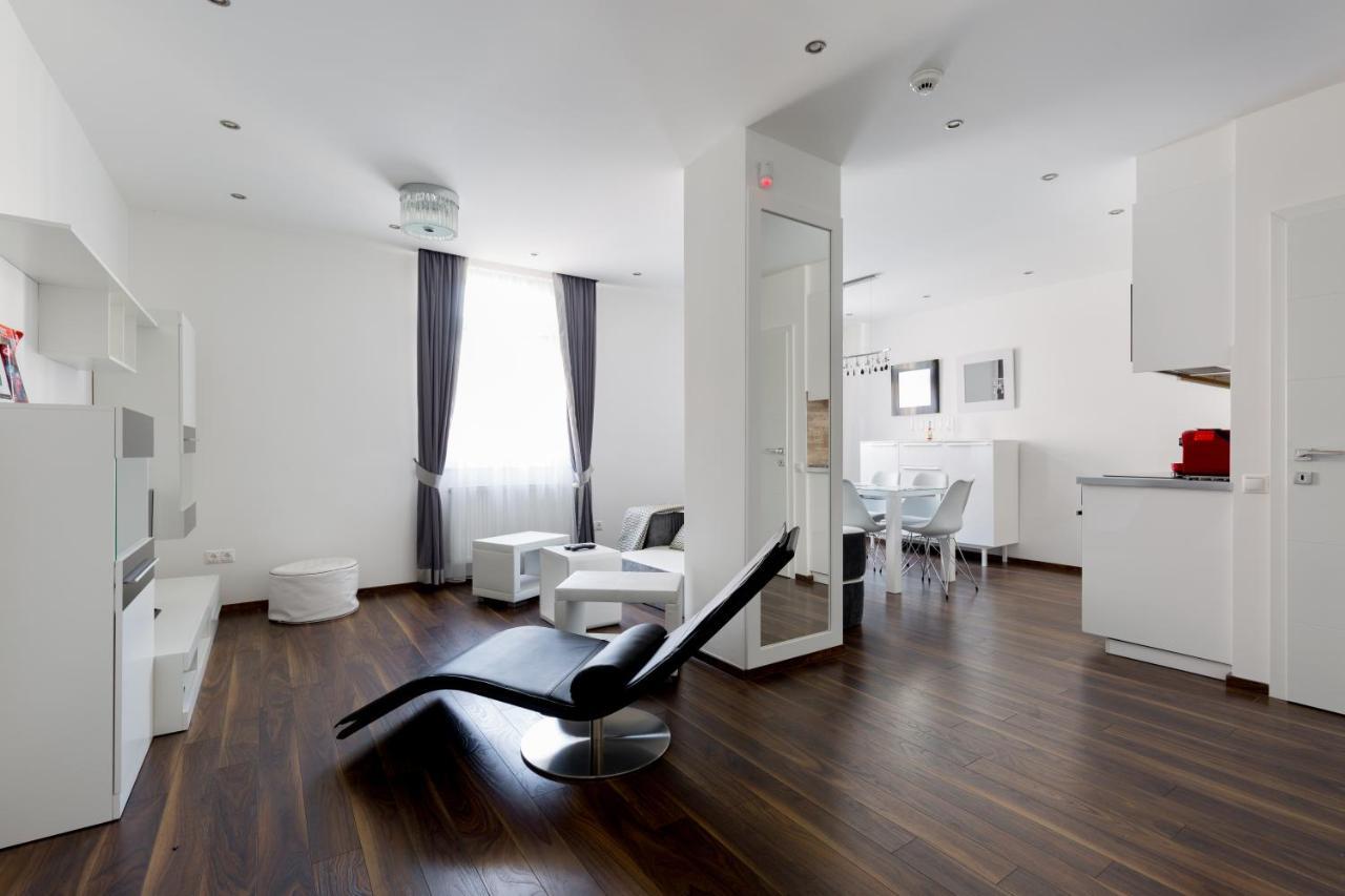 Budapest Central Square 2 Bedrooms Suite - Michaelides Voeroesmarty Square Residences Kültér fotó